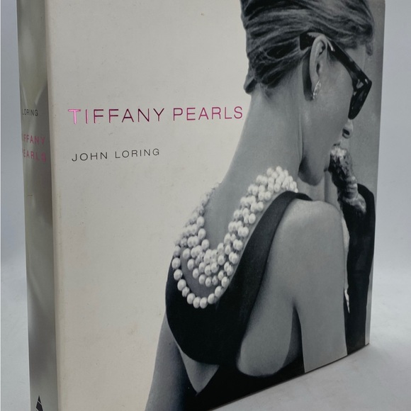 BOOK Tiffany & Co. Blue Gift Box with White Ribbon - Picture 1 of 3